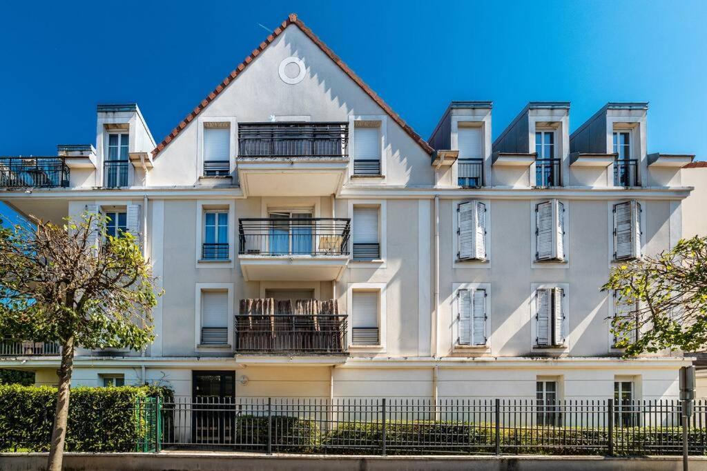 Near Disneyland Paris, 2 Parking * Torcy (Seine-et-Marne)