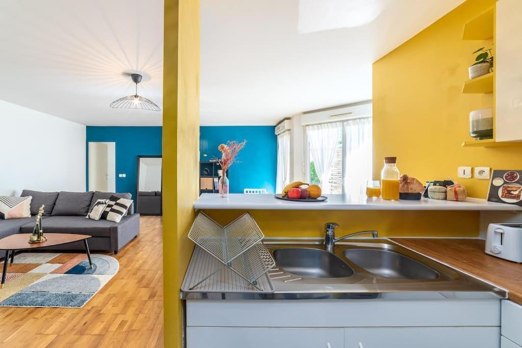 Near Disneyland Paris, 2 Parking Torcy (Seine-et-Marne)